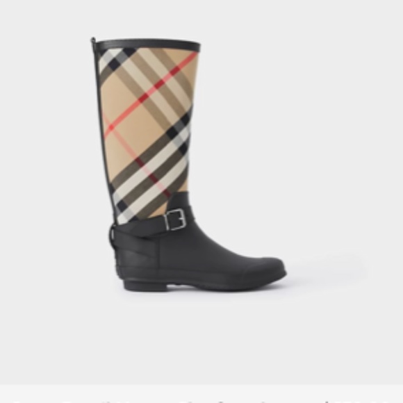Burberry boots - Picture 1 of 10